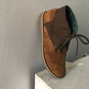 Cushe // Women’s Chukka with rubber sole